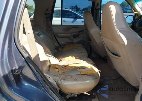 2002 Ford Expedition Eddie Bauer из США, поврежденный, VIN 1FMEU17L22LA31831